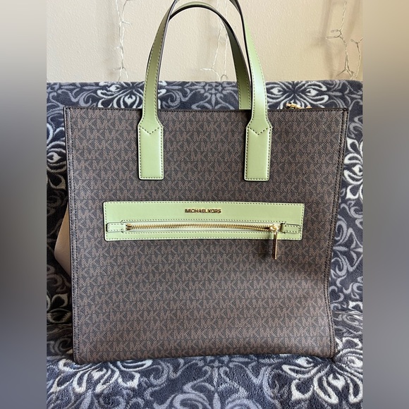 Michael Kors Kenly Large Tote Shoulder Bag (Light Sage) - Picture 5 of 9